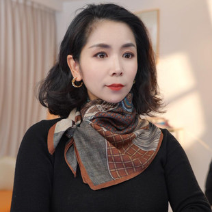 洋气秋冬印花三角巾丝巾围巾 时尚 85cm方巾女2025新款 高级感妈妈款