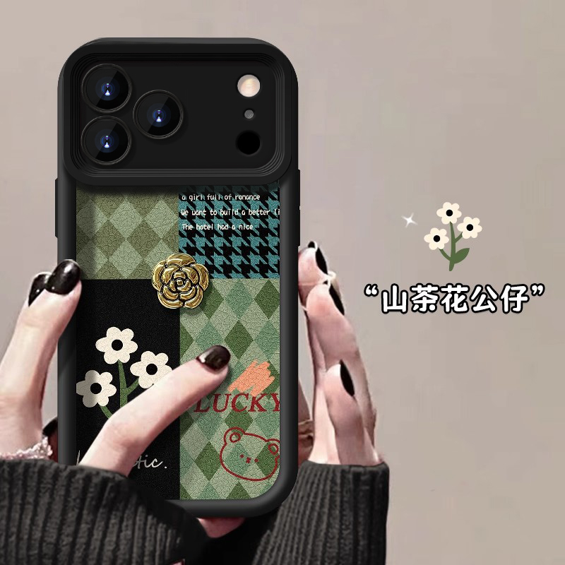天眼羊皮茶花公仔适用苹果17promax手机壳新女款彩绘iphone16pro菱格15pm高级感14磨砂13防摔12硅胶x软套ip17