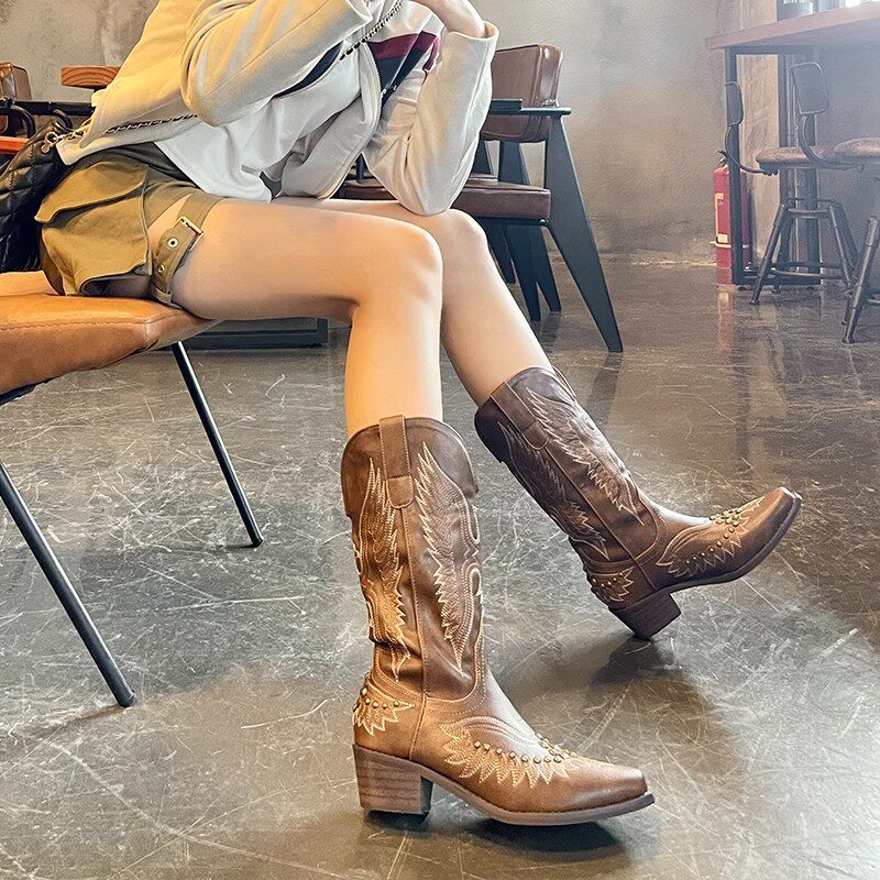 铆钉西部牛仔靴女复古刺绣长筒