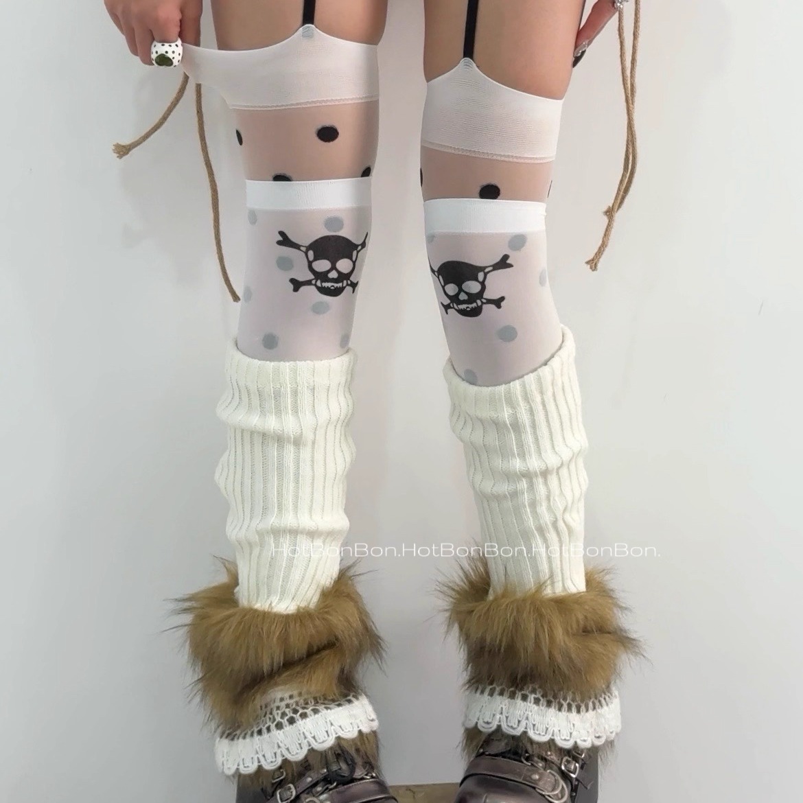 千禧复兴波点吊带叠穿毛毛腿套