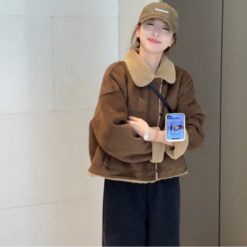 古影文复古翻领皮毛一体外套