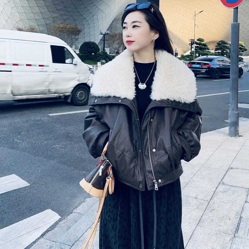 短款加绒加厚皮衣外套女2025冬新款复古宽松大毛领皮质机车服上衣