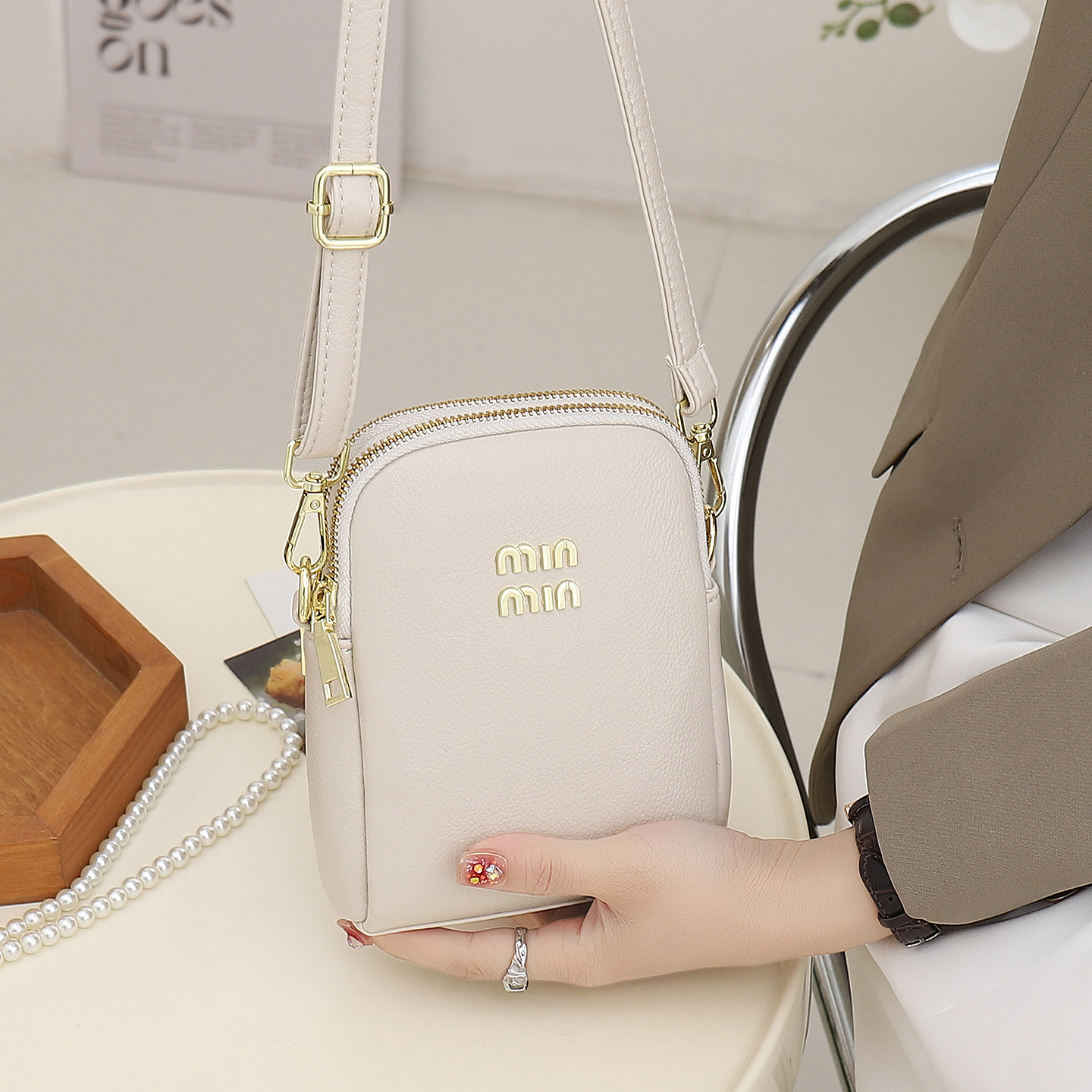 手机包女斜挎迷你小包包高级感小众设计小挎包小巧轻便超火斜挎包