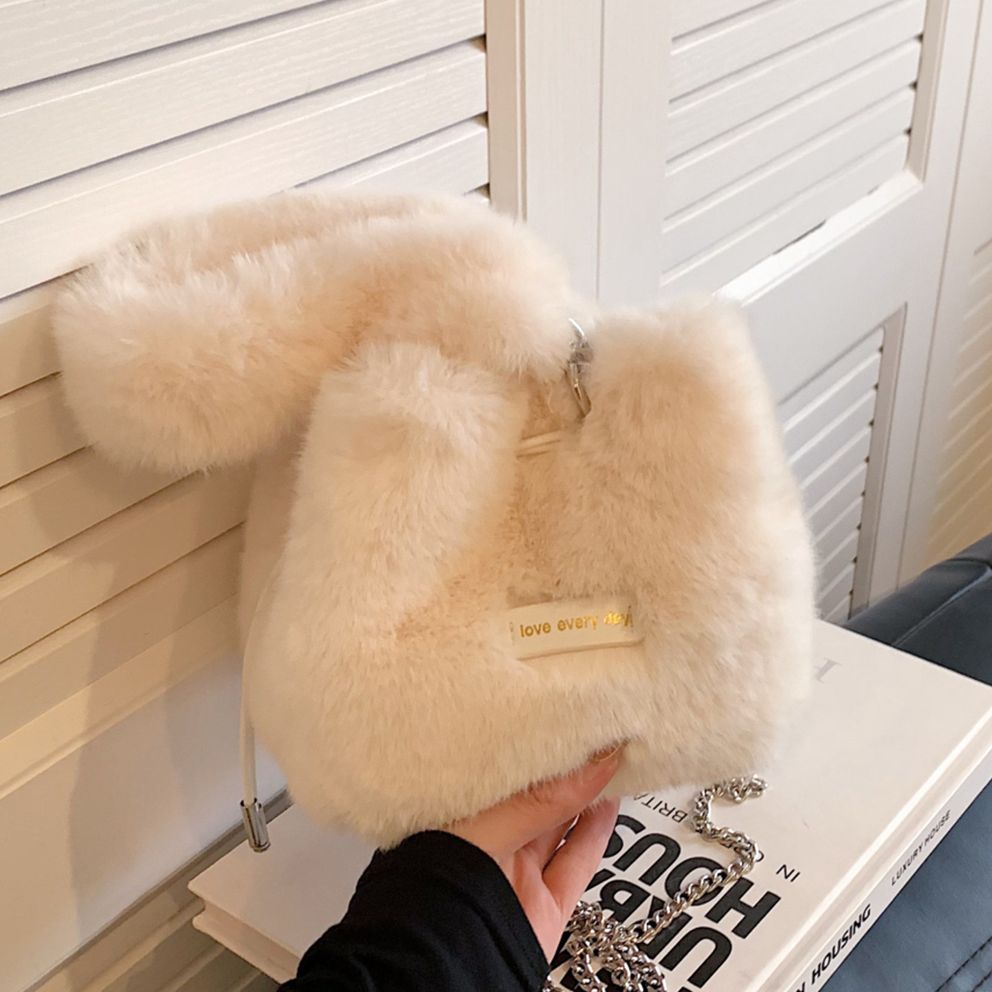 毛毛包包女式2025新款可爱毛绒绒超火小包包冬天高级感毛毛斜挎包