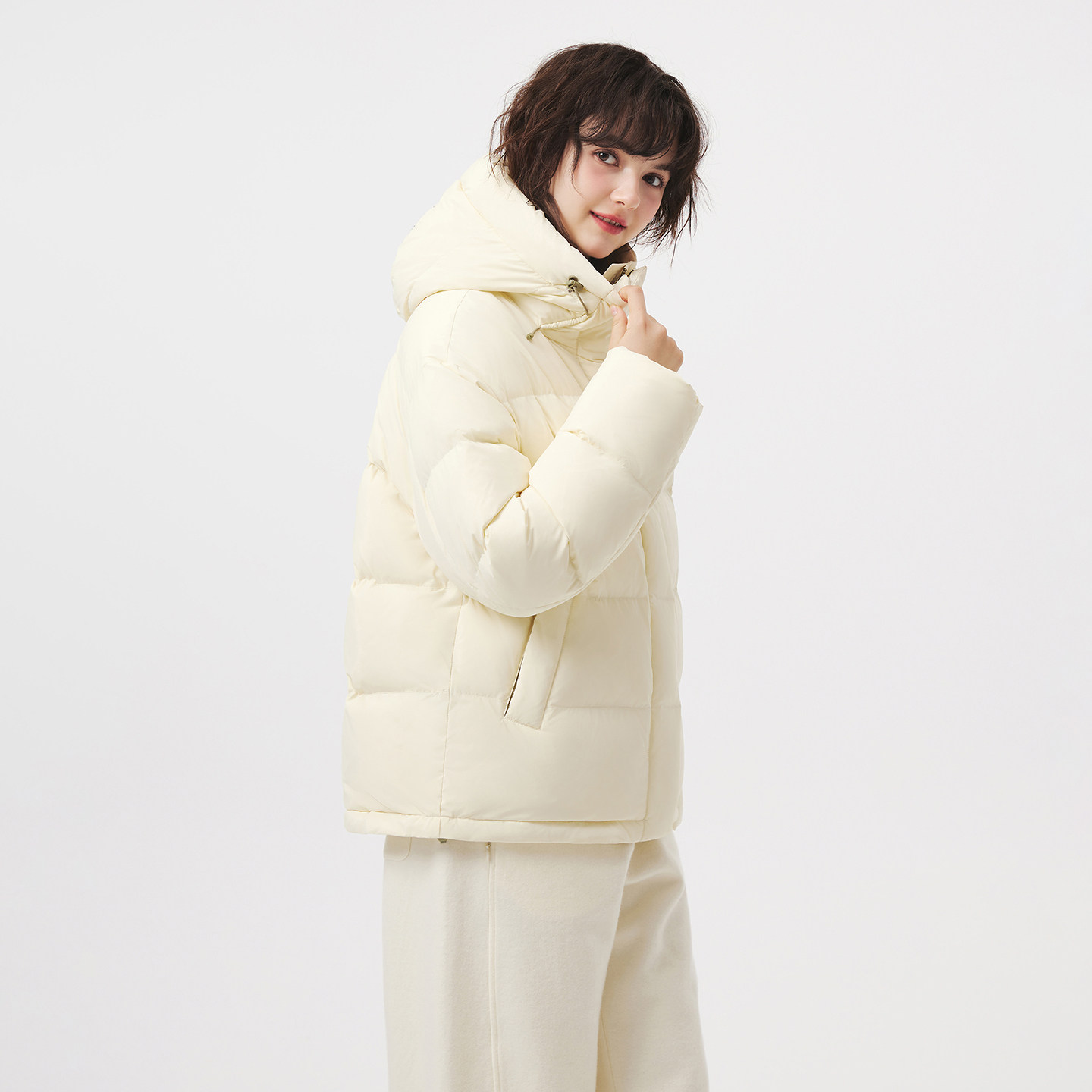 坦博尔冬季羽绒服女装短款连帽保暖时尚百搭加厚泡芙面包服外套