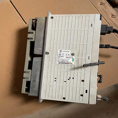 议价驱动器MDS-R-V1-40一台处理。有一个卡扣（请询价）