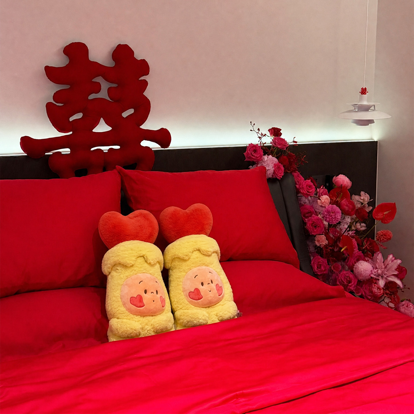 星星人压床娃娃一对结婚新款高档婚房摆件毛绒公仔七夕新房布置