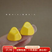 晚棠MIN 芝士奶酪 显白高级感黄色三角形耳环迷你气质耳钉A189
