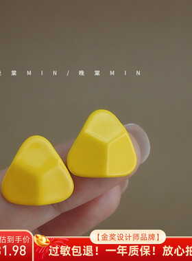 晚棠MIN 芝士奶酪 显白高级感黄色三角形耳环迷你气质耳钉A189