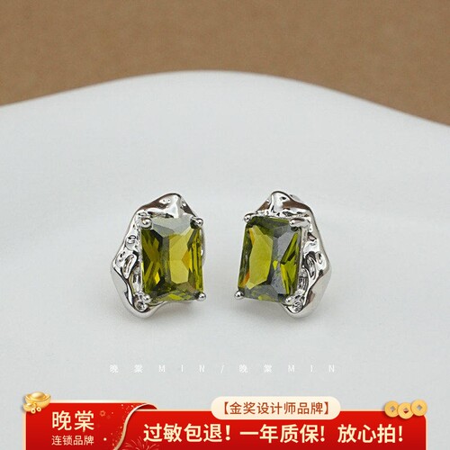 岛屿花园绿洲小众橄榄绿耳钉