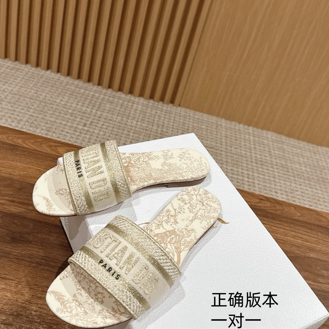 香港潮牌3D刺绣拖鞋女夏季新款一字平底拖沙滩网红中跟粗跟凉拖鞋