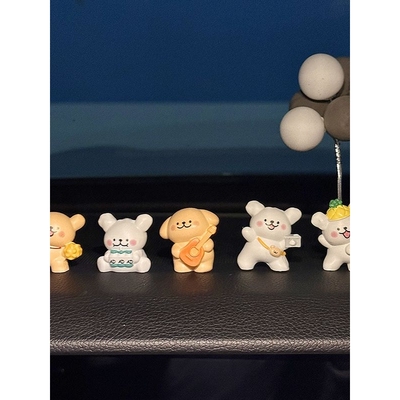 线条狗2025新款车载摆件车内装饰品可爱汽车中控台公仔电动车装饰