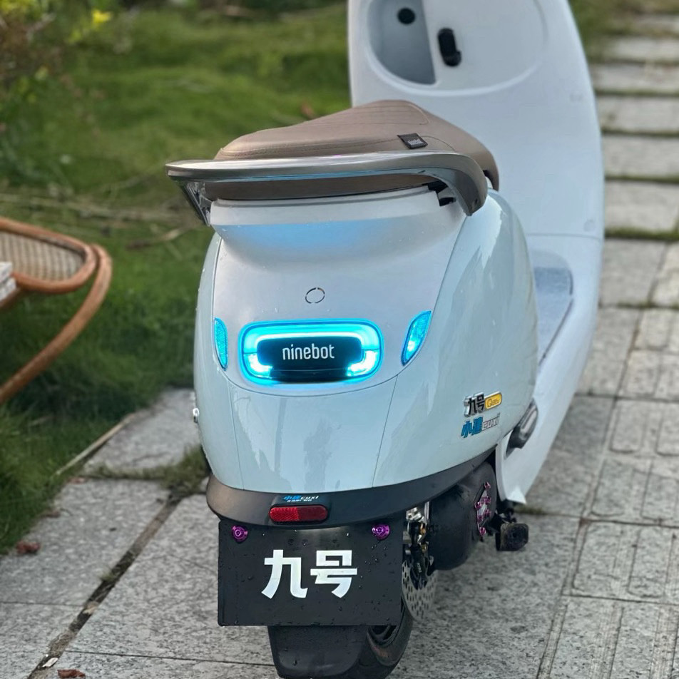 9号波斯顿7.0版本APP可调尾灯一体转向灯线路直上小q专用尾灯