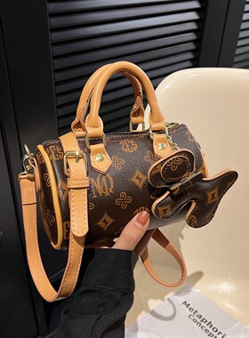 质感可爱少女手提小包包女卡通印花枕头包2025新款百搭洋气单肩包