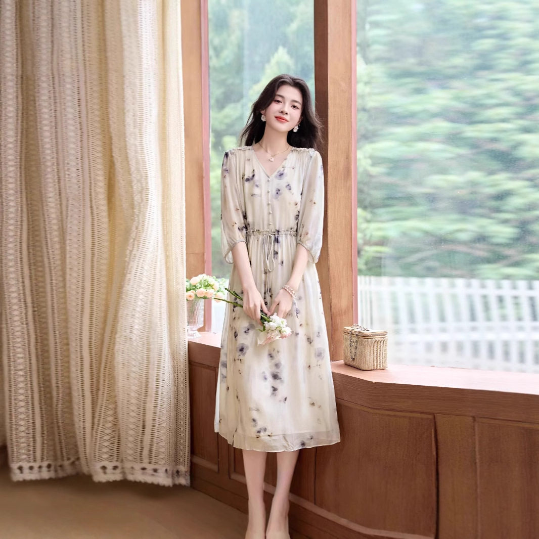 杭州真丝桑蚕丝乔其连衣裙女夏季2025新款V领印花度假中长款裙子