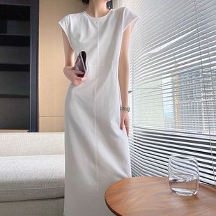 落落大方 不负众望 2025黑白两色时髦前片十字造型后开衩连衣裙