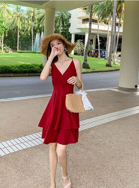 法式露肩荷叶边红裙子女夏季超仙小众绑带显瘦气质吊带连衣裙女装