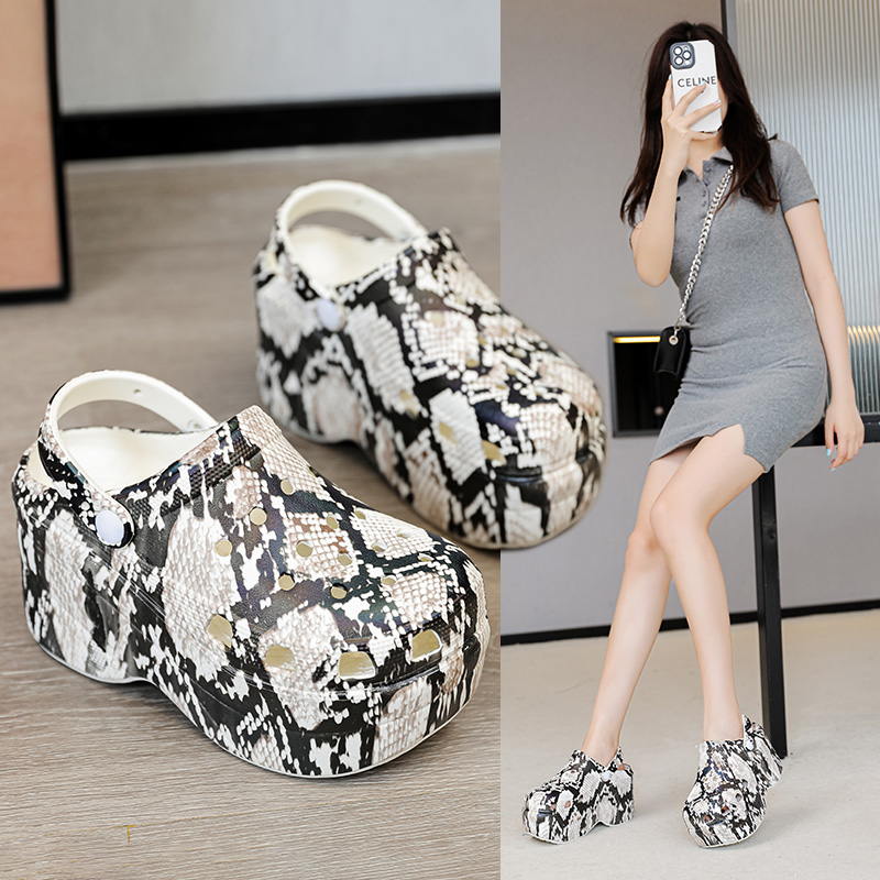 新款增高洞洞鞋女欧美风时尚印花沙滩凉拖鞋女踩屎感夏季外穿厚底