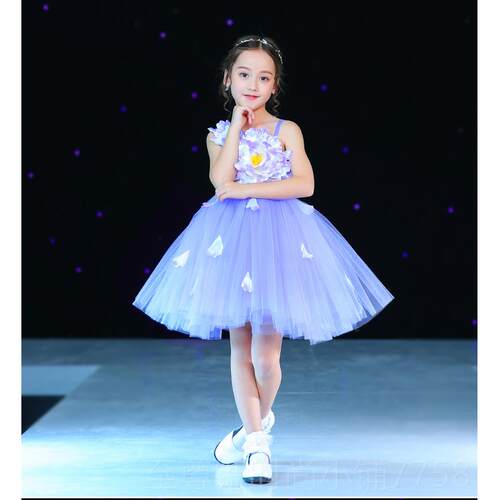 正品六新一儿童演款服装女童蓬蓬出裙男童背带裤合唱服幼儿园表演