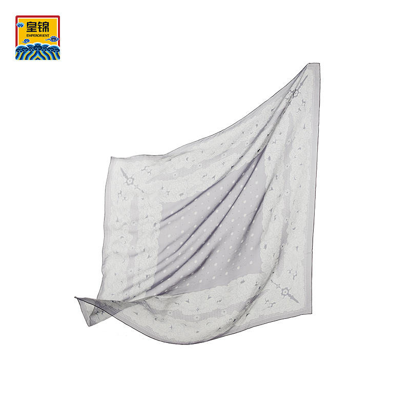 皇锦真丝卷草波点方巾HL31053