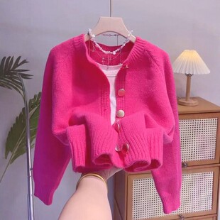 韩国玫红色短款毛衣开衫外套女秋冬2025新款洋气慵懒高级感针织衫