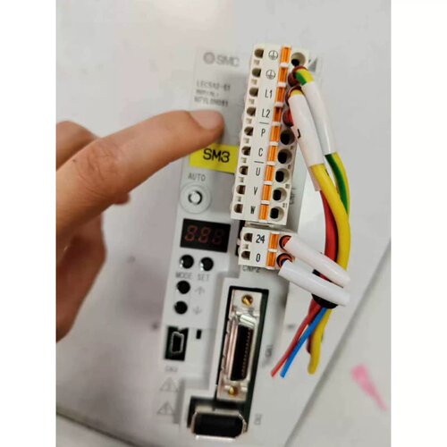 售前询价议价 SM驱动器，LECSA2-S1，实图拍摄，功能正常，成色bu