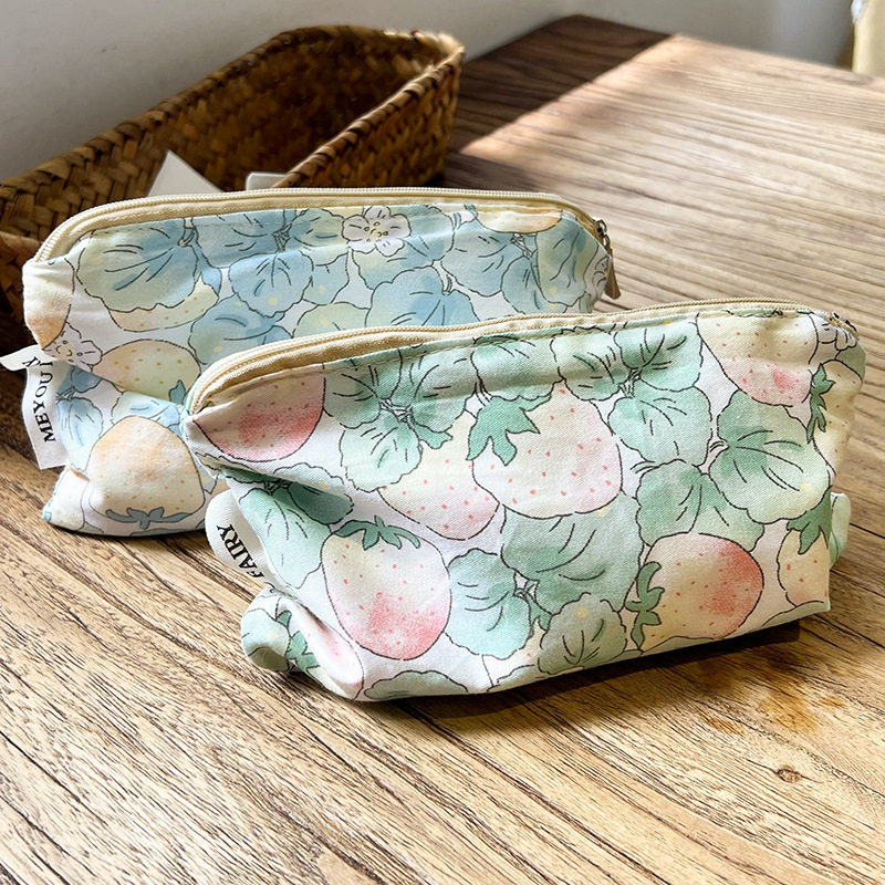 ins小清新甜美可爱草莓手拿包布艺洗漱收纳袋笔袋便携化妆包