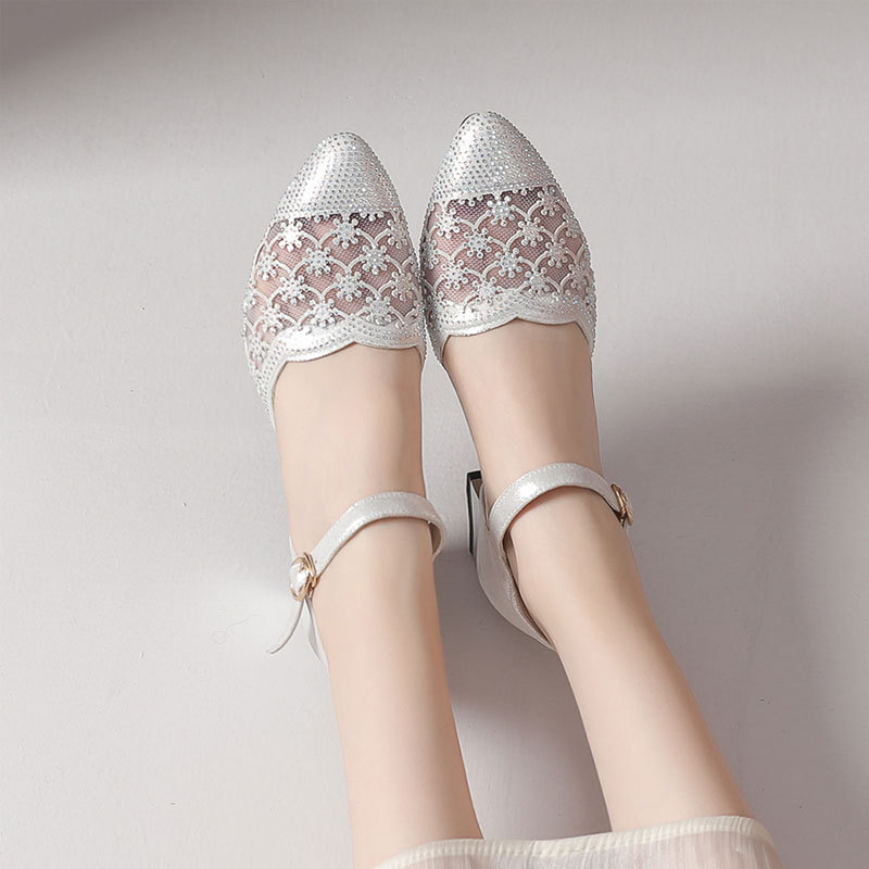 镂空中空凉鞋夏季2024年新款女款粗跟中老年妈妈软底小码水钻女鞋