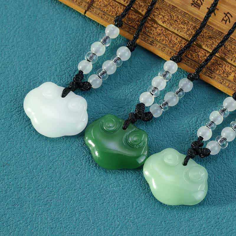 天然高冰透玛瑙祥云如意平安锁吊坠女款白月光玉髓项链毛衣锁骨链