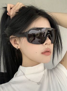 户外运动骑行黑色墨镜女高级感登山护目滑雪防风太阳眼镜大框显瘦