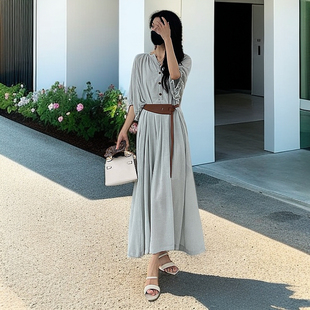 海边度假慵懒风休闲沙滩连衣裙子女夏2025新款设计感气质收腰长裙