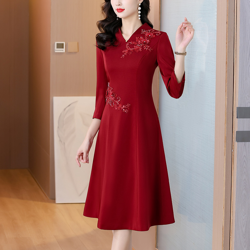 2025年喜婆婆红色婚宴妈妈装新款结婚旗袍年轻洋气结婚礼妈妈装女