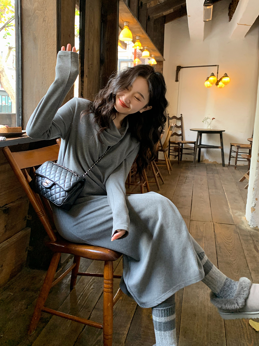 任小艺Lit e mode法式配大衣的荡领连衣裙女秋冬长款针织打底裙子