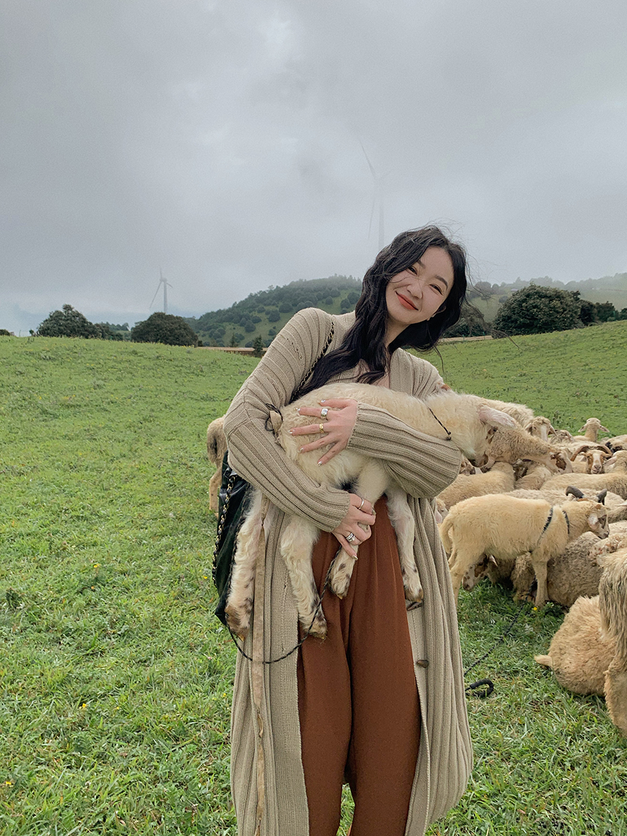 任小艺美拉德穿搭V领长款牛角扣毛衣开衫外套女复古小众针织衫秋