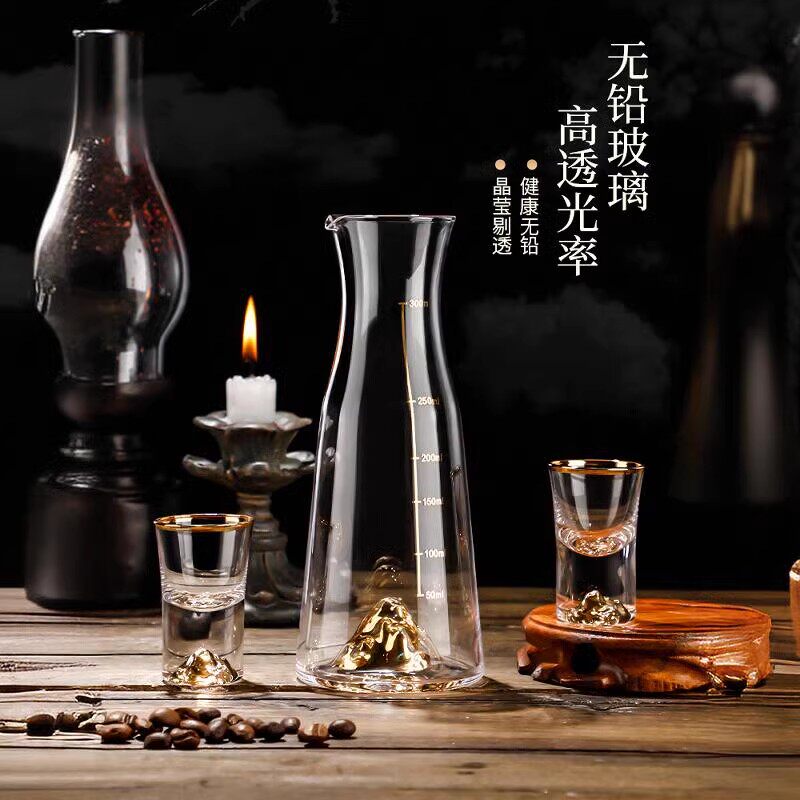 家用金箔白酒杯套装水晶玻璃金山白酒杯分酒器酒具一口杯子弹杯
