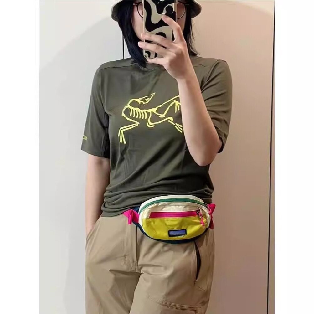 新款小号胸包拼色斜跨彩色运动腰包户外包男女同款百搭跑步包图片