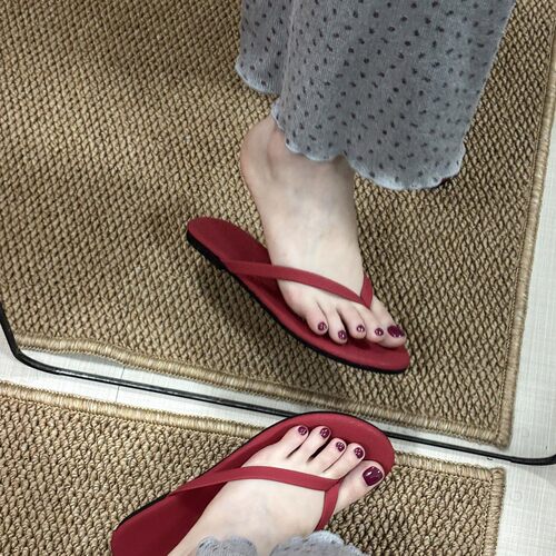 高档不累脚人字拖女外穿夹脚防滑拖鞋2026新款软底海边绝美小凉拖