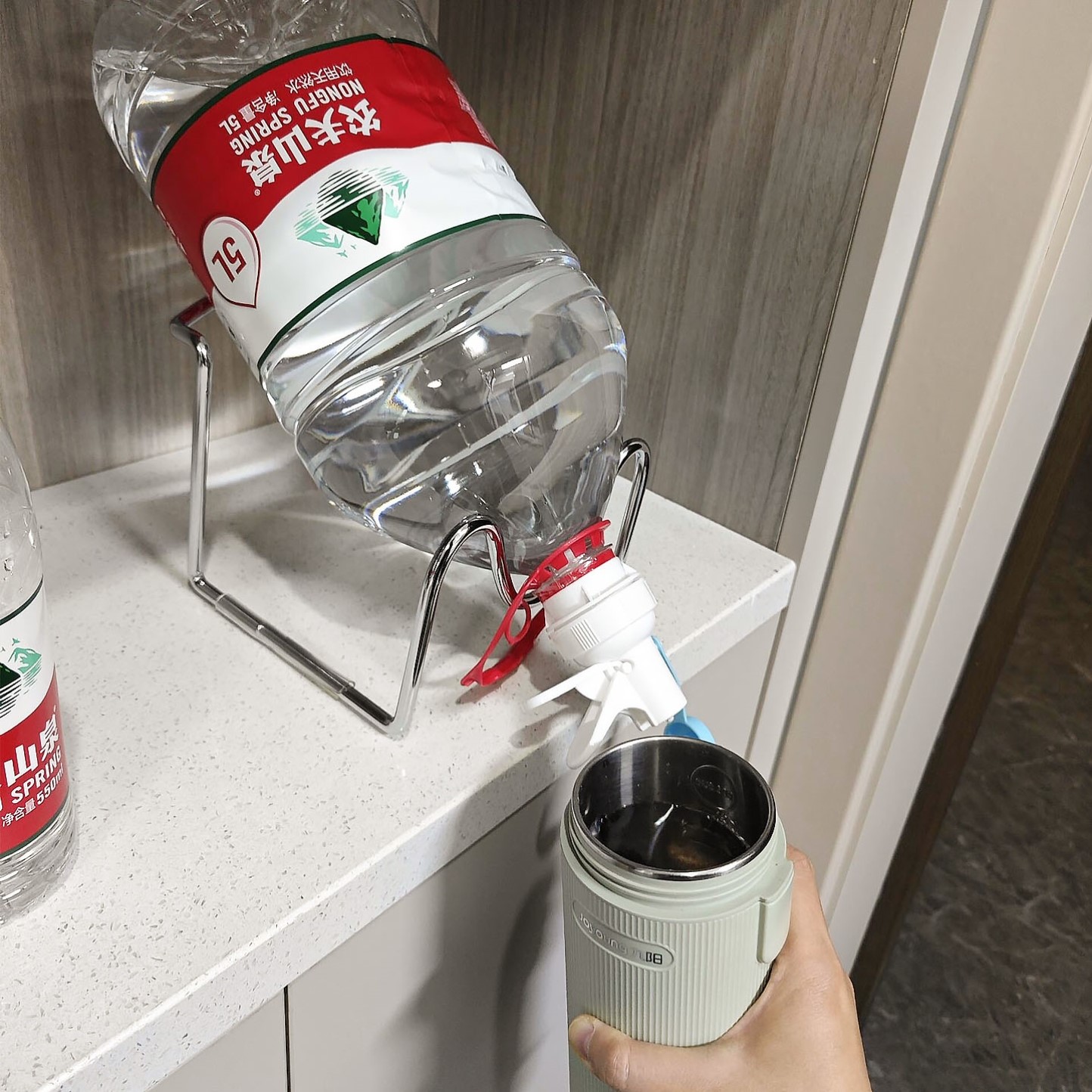 【租房好物】桶装水支架倒立便携取水器家用矿泉水抽水器水桶架子图片