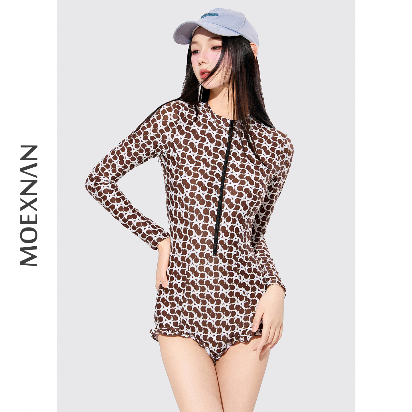 新款性感连体泳衣女长袖防晒小胸遮肚显瘦度假保守学生泡温泉泳装