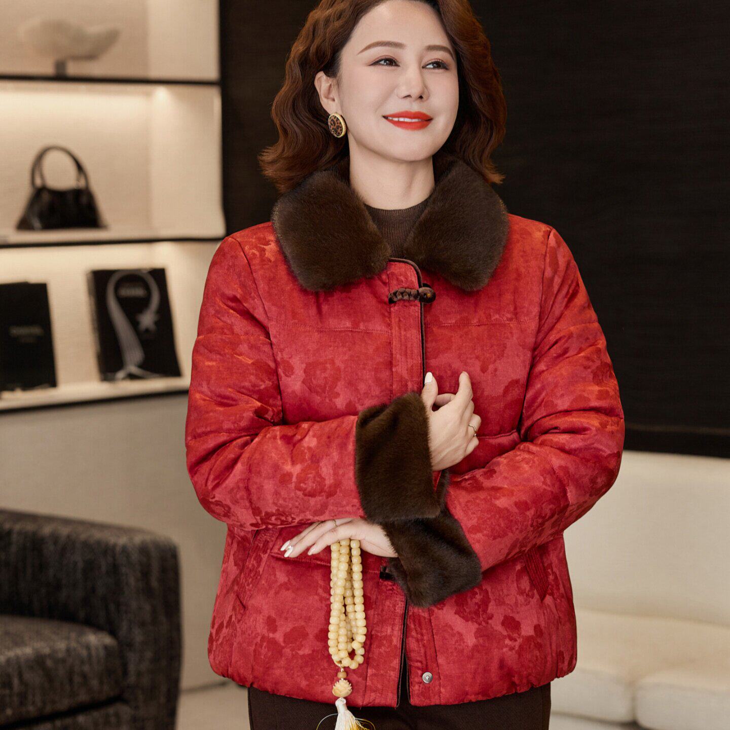 新中式妈妈冬装羽绒棉服2026新款中老年女秋冬棉袄外套本命年衣服
