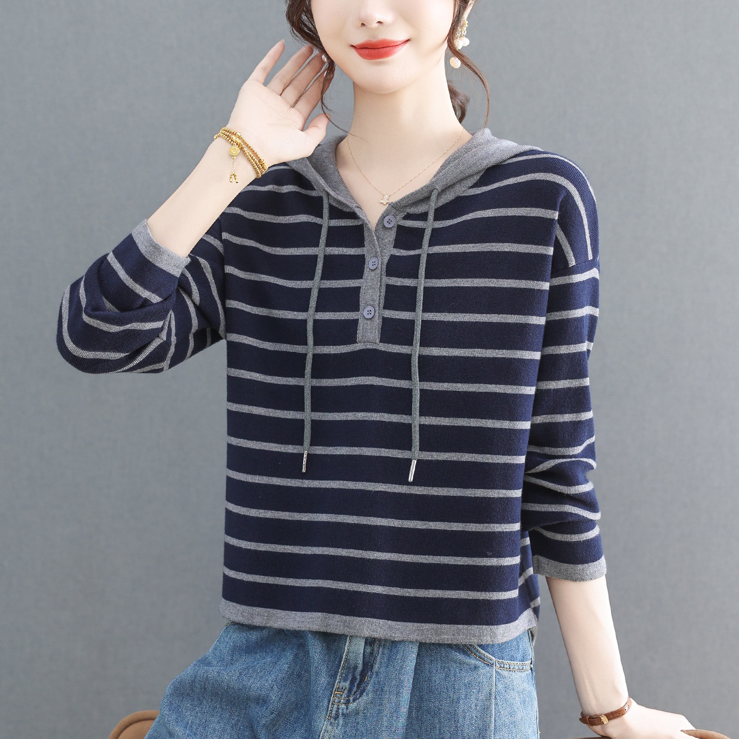 春秋连帽针织衫女2026新款条纹毛衣短款内搭可外穿打底衫长袖卫衣