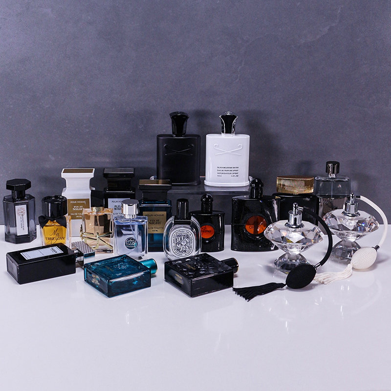 样板间衣帽间梳妆台装饰香水摆件