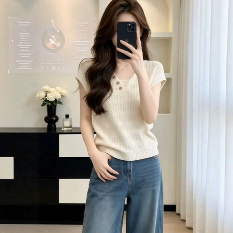 韩系白色镂空v领冰丝针织短袖t恤女夏季薄款设计感减龄小飞袖上衣