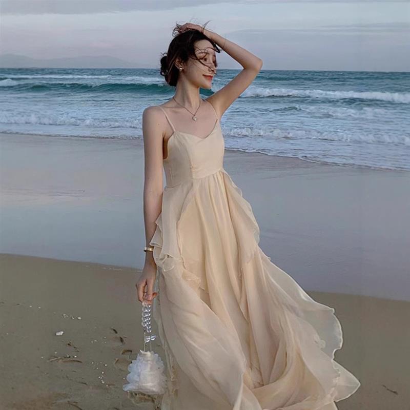 夏季度假吊带荷叶边连衣裙显瘦云南旅游森系仙女裙三亚海边沙滩裙