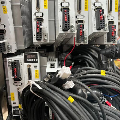 议价ZW交流伺服电机750W，驱动EAS-R1-NA5R5，电机可维修