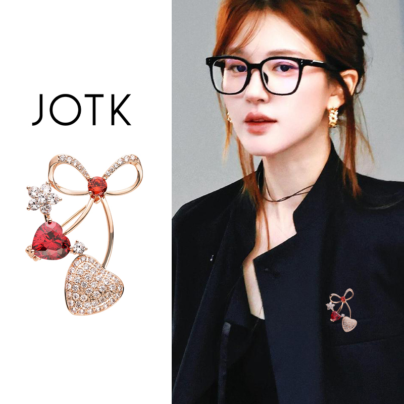 红色气质时尚爱心胸针女