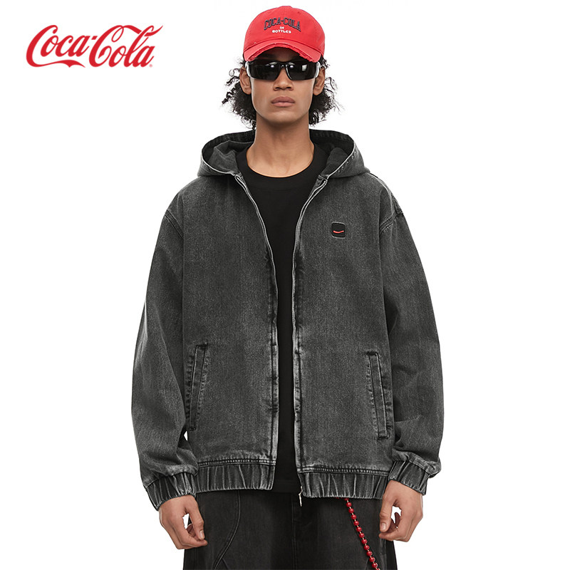 Coca-Cola可口可乐 帽檐烫钻水洗章仔刺绣连帽牛仔外套 男
