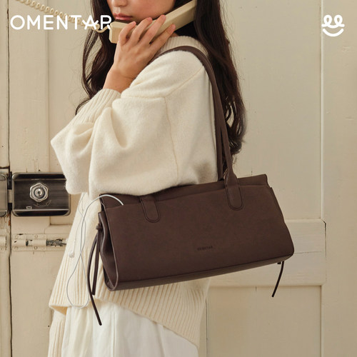 OMENTAR欧蒙特舒束法棍包秋冬新款女小众复古通勤手提单肩法棍包