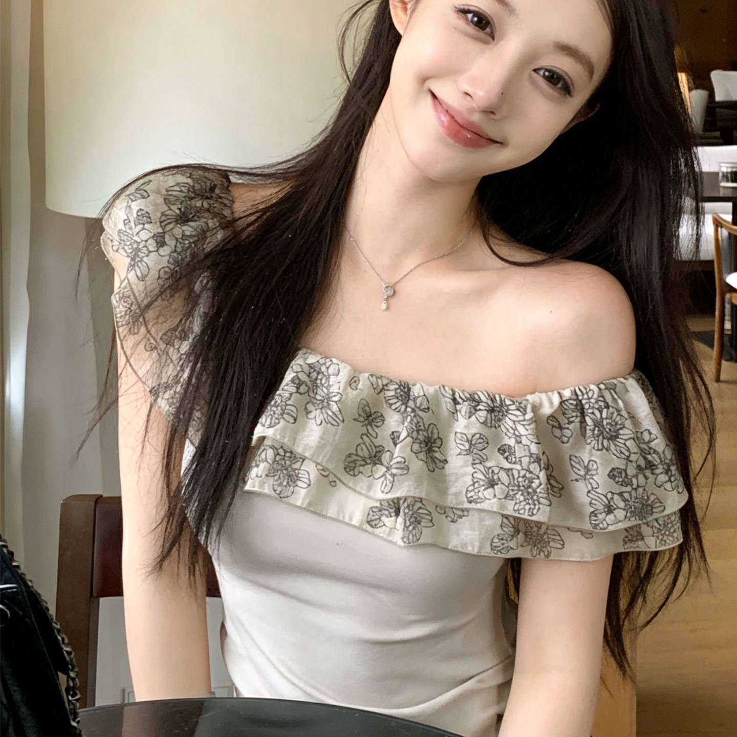 法式纯欲碎花荷叶边一字肩设计感小众修身显瘦无袖上衣女夏季新款
