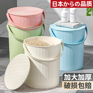 日本水桶家用储水用加厚塑料桶洗衣手提小水桶学生宿舍收纳桶带盖